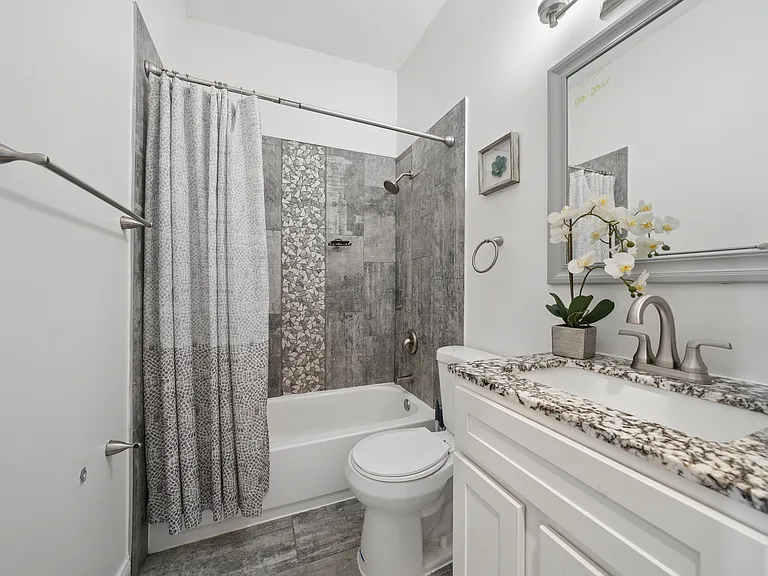 5647 Vernon Ave — Photo 18