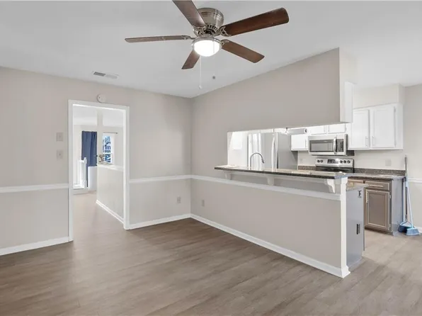 5437 Scholarship Dr, Virginia Beach, VA 23462