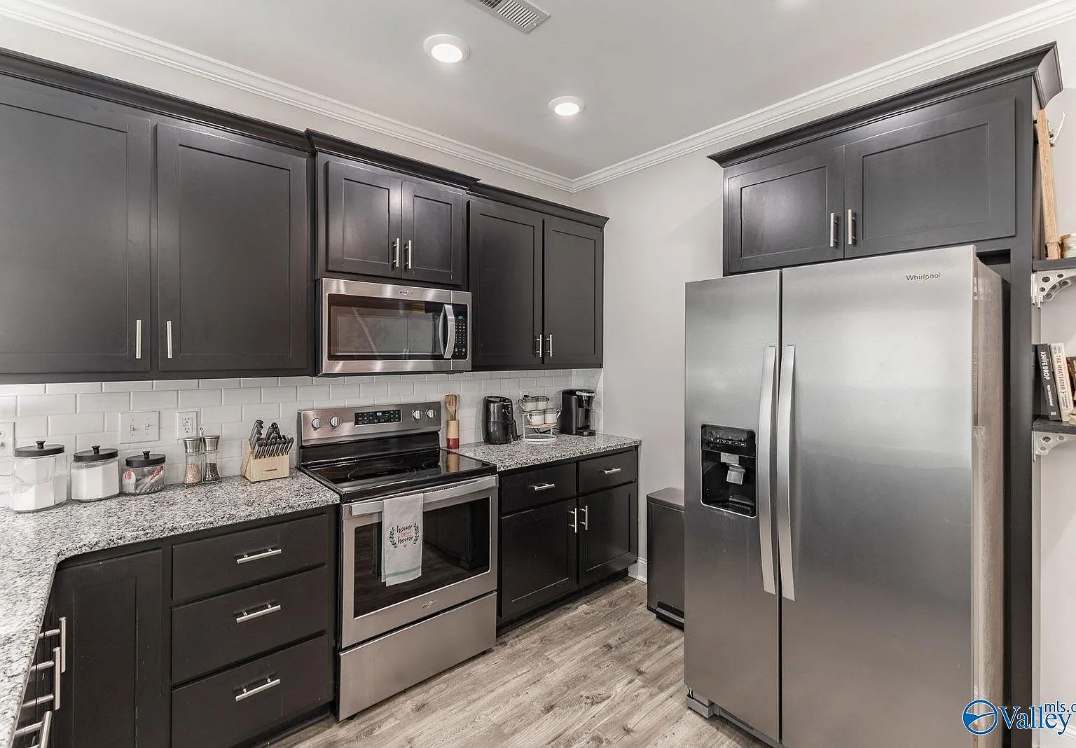 3 bed, 2.5 bath, 1961 sqft, $1,850 — Photo 4