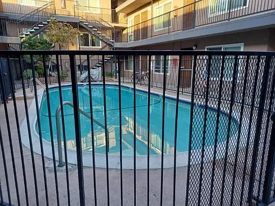 Sapphire Apartments — Photo 2