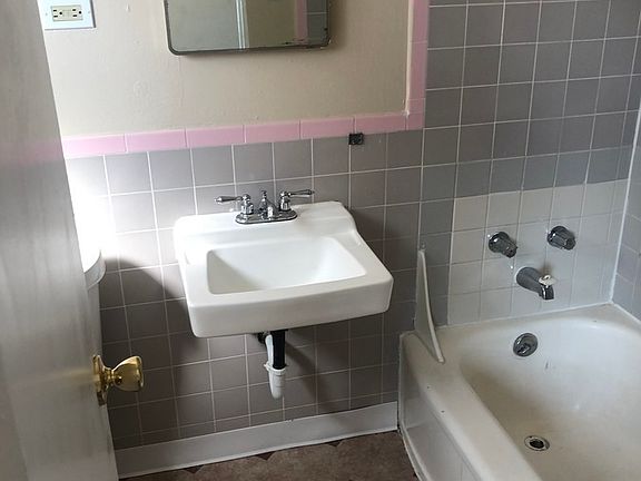 4th image of 935 N Logan St APT 304