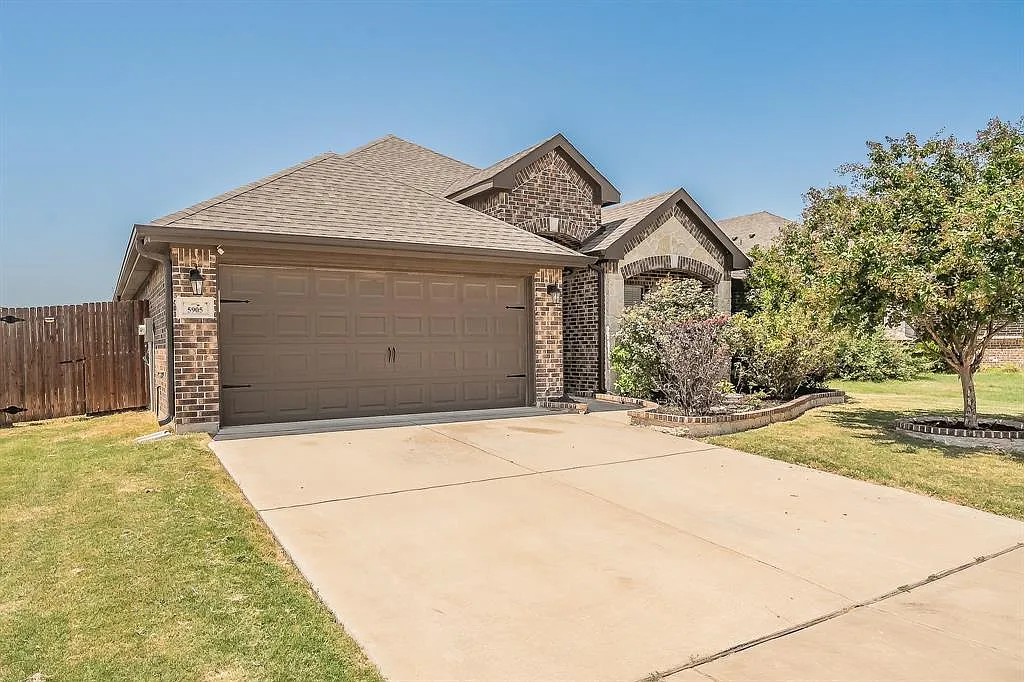 3 bed, 2.0 bath, 1735 sqft, $2,500 — Photo 1