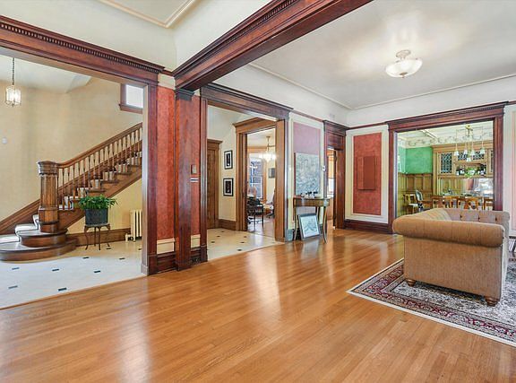 4th image of 1036 W Garfield Blvd
