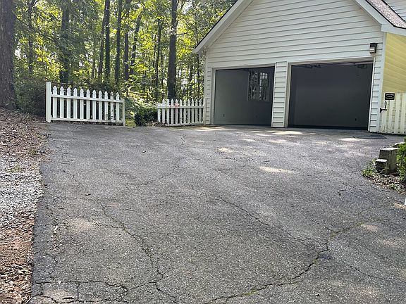 2nd image of 1975 Pilgrim Rd