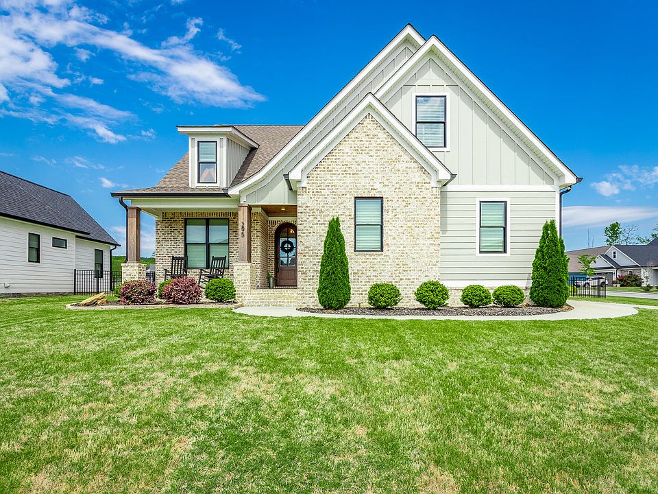 1st image of 295 Pine Lakes Dr