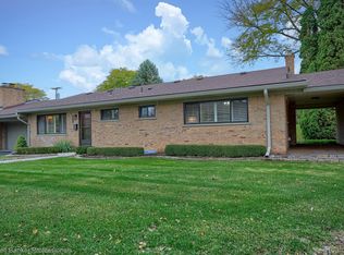 126 E Hickory Grove Rd, Bloomfield Hills, MI 48304