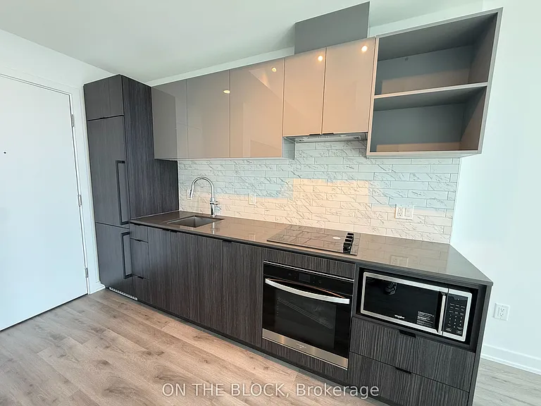 252 Church St #Penthouse 17 — Photo 3