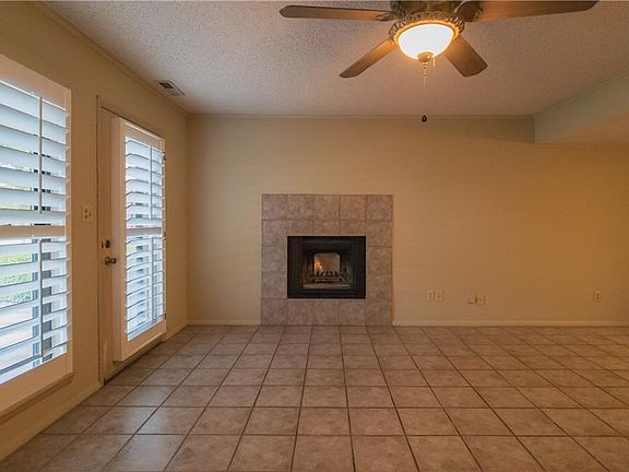 3rd image of 2538 E Sweetbriar Dr