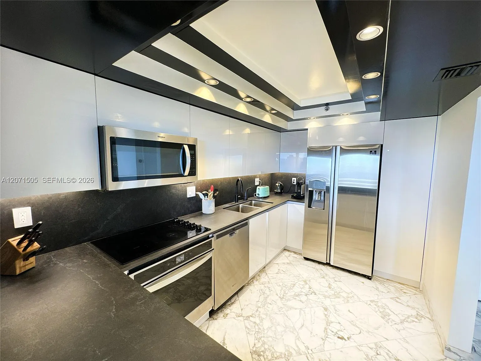 Delvista Towers Condo — Photo 2