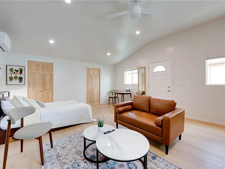 7321 Kelvin Ave — Photo 3