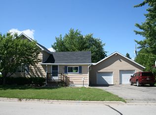 315 3rd St, Oconto, WI 54153