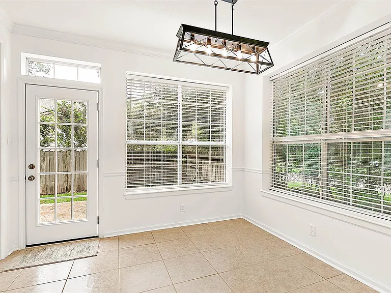 8 Greentwig Pl — Photo 18