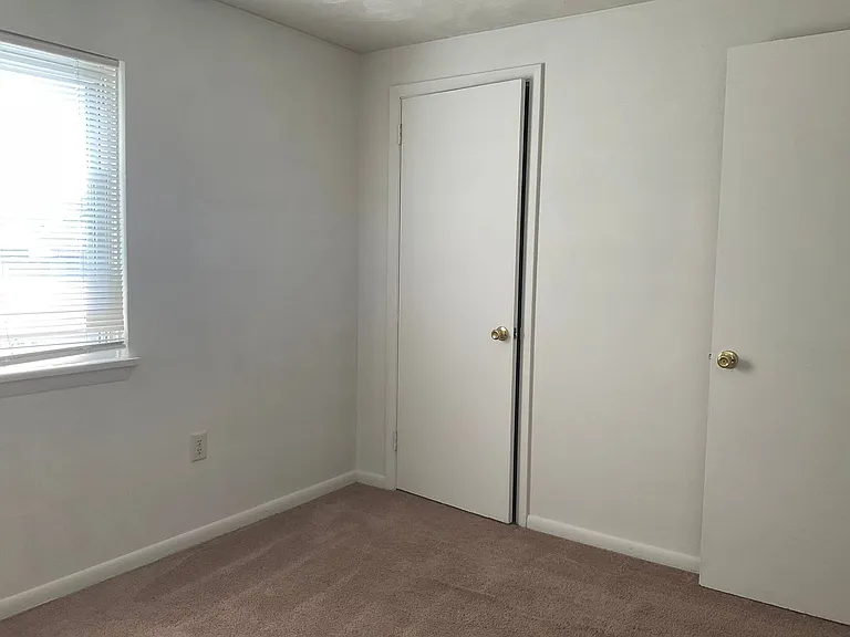 4790 Derry St — Photo 9