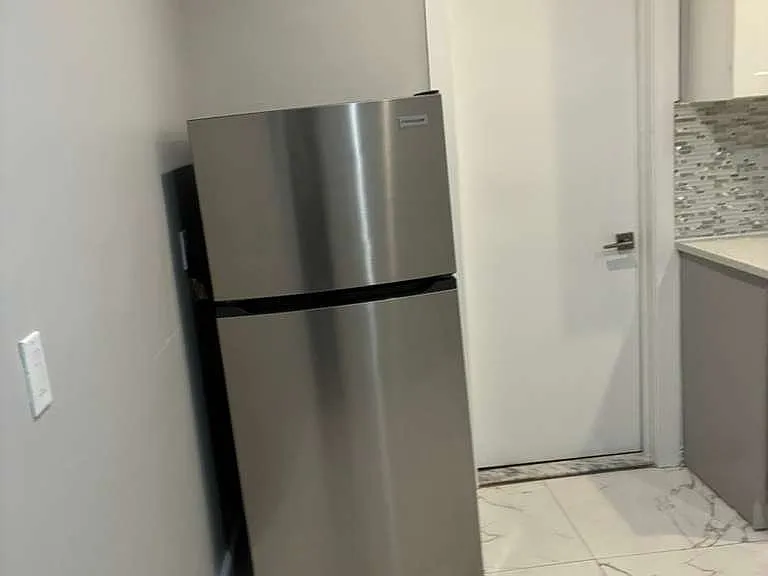 114 Maple St #1R — Photo 6
