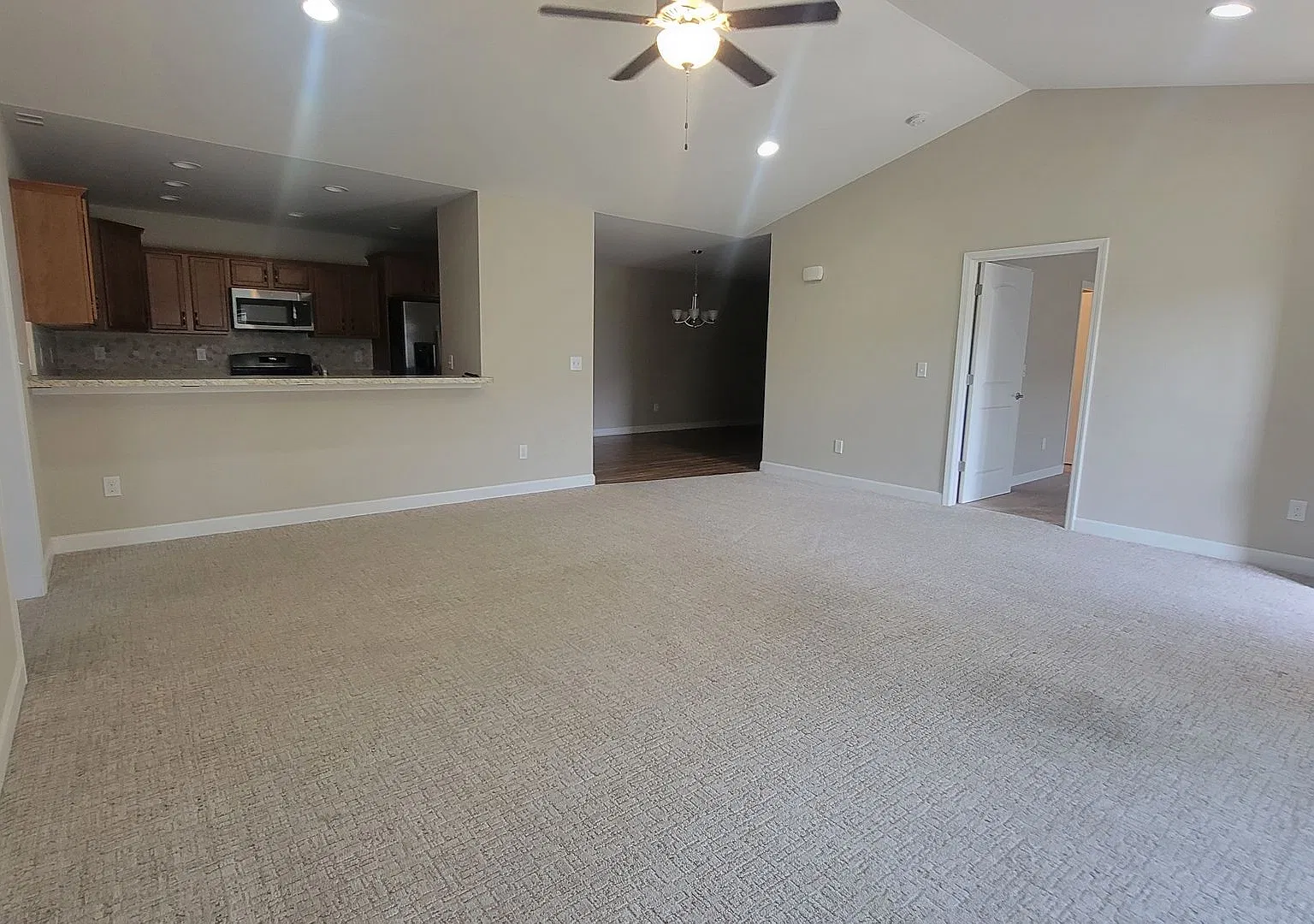Elegant & spacious 3 bedroom, 2 bathroom condo in Simpsonville — Photo 2