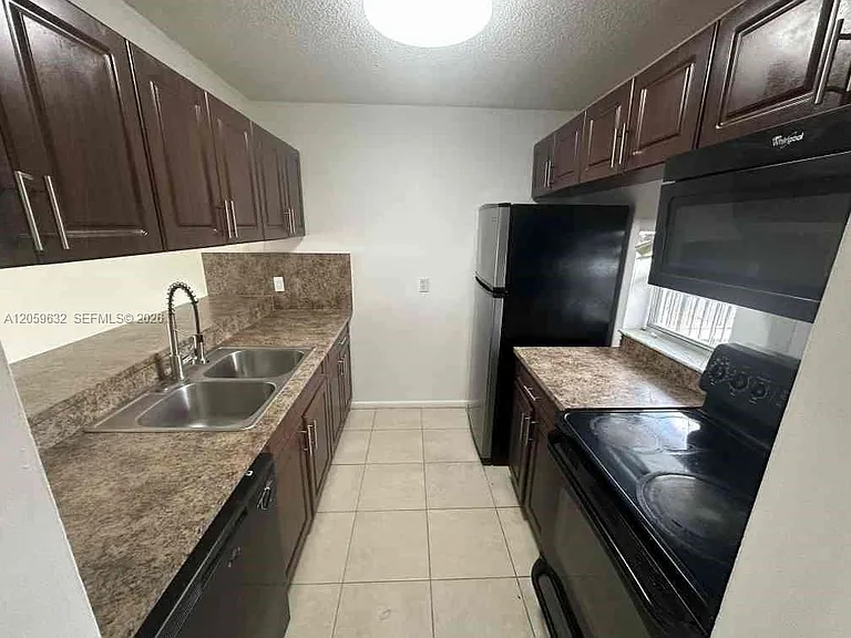8620 N Sherman Cir #503 — Photo 2