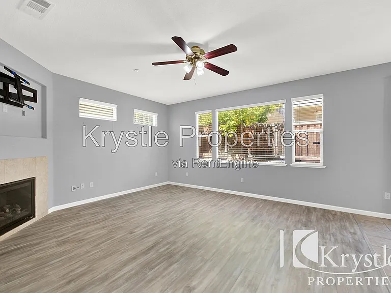 1649 Roma Dr — Photo 8