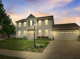 3644 River Valley Rd, Waukesha, WI 53189