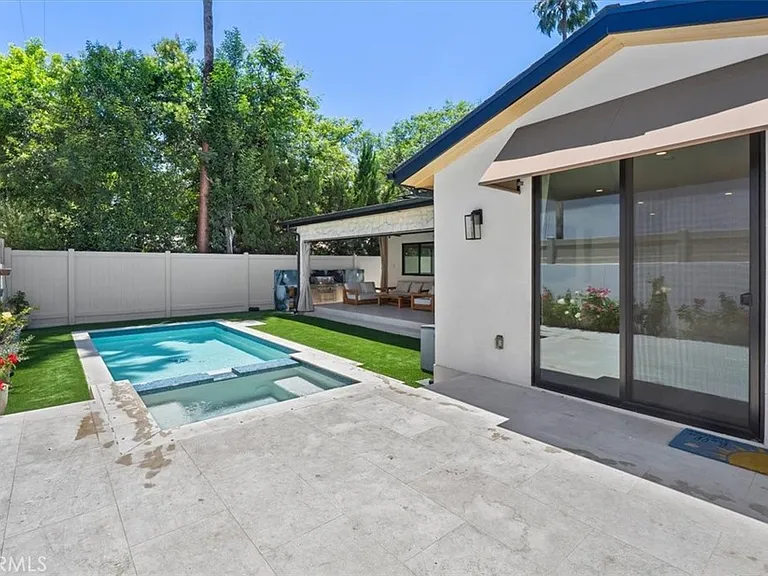 5748 Vesper Ave — Photo 26