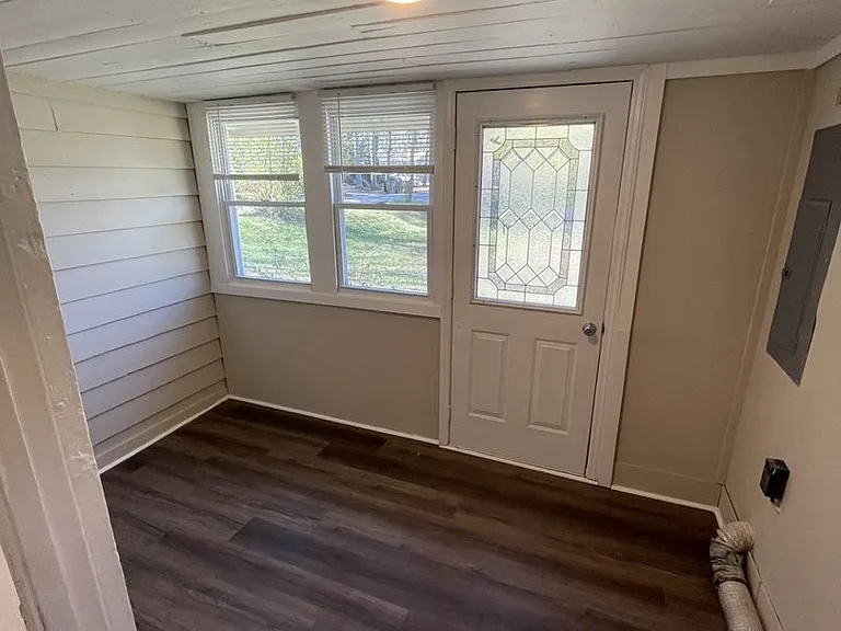 322 E Perry Ave — Photo 10