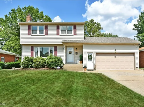 642 Oakridge Dr, Youngstown, OH 44512