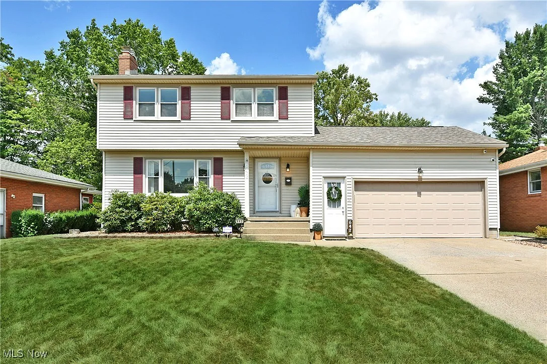 642 Oakridge Dr photo 1
