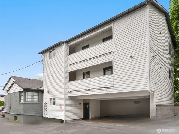 11544 Greenwood Avenue N, Seattle, WA 98133