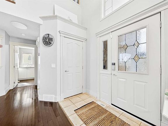 3rd image of 46 Discovery Ridge Rd SW