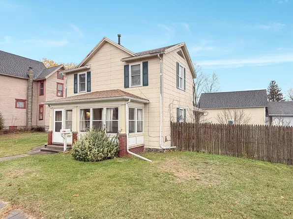 311 Michigan Ave, Dowagiac, MI 49047