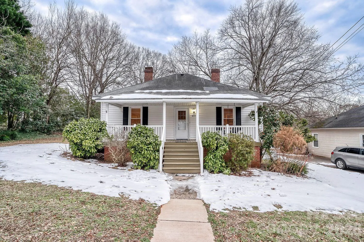 601 W 7th St photo 1