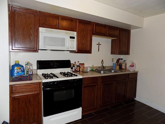 3rd image of 158 Henry St