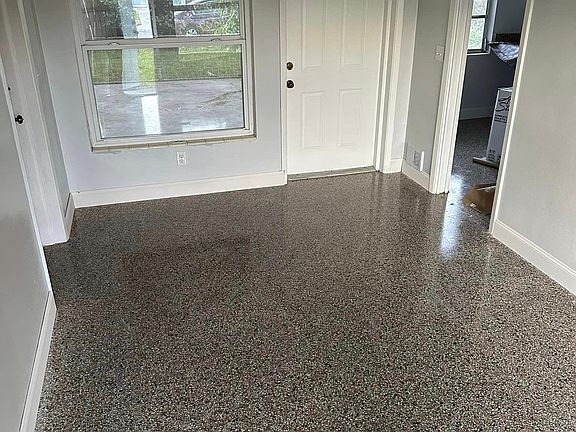 4th image of 1512 Country Ln E