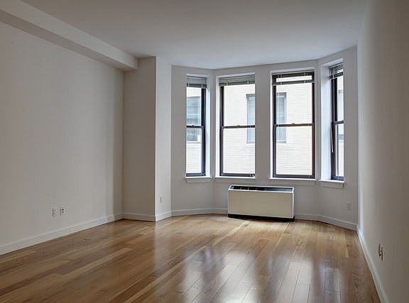 3rd image of 37 Wall St APT 24F