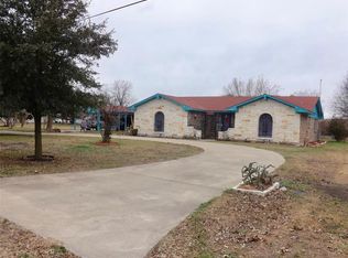 828 Childs Rd, Waxahachie, TX 75167