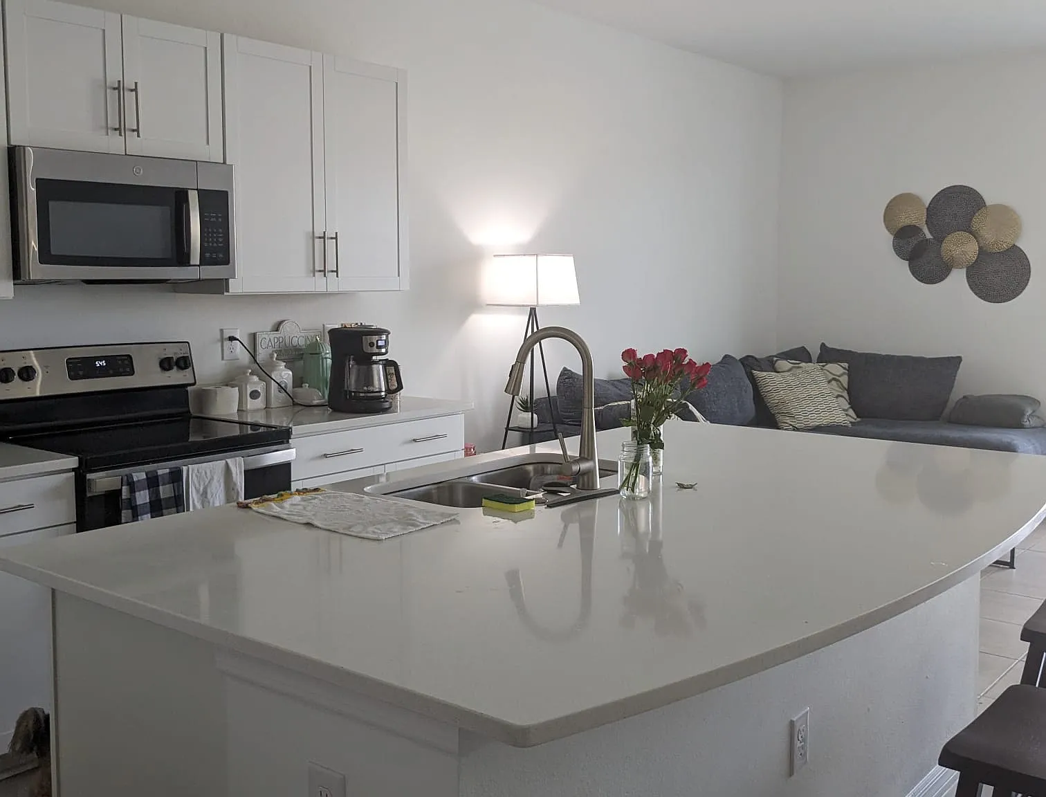 3 bed, 2.5 bath, 1350 sqft, $2,100 — Photo 4
