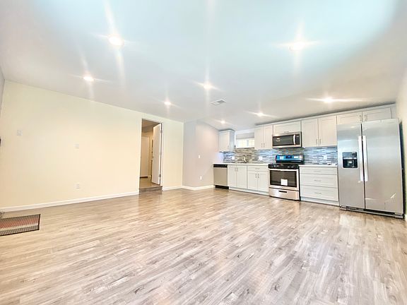 3rd image of 6857 Gentry Ave