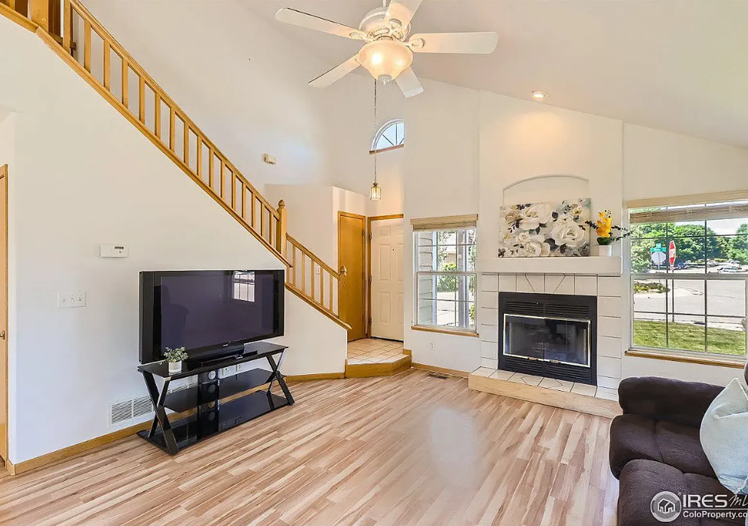 Charming 3-Bedroom Home with Large Garage & Fenced Yard — Photo 2