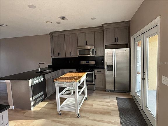5th image of 3753 Herlong St