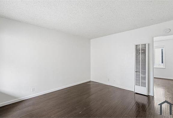 5th image of 1425 Cedar Ave #I