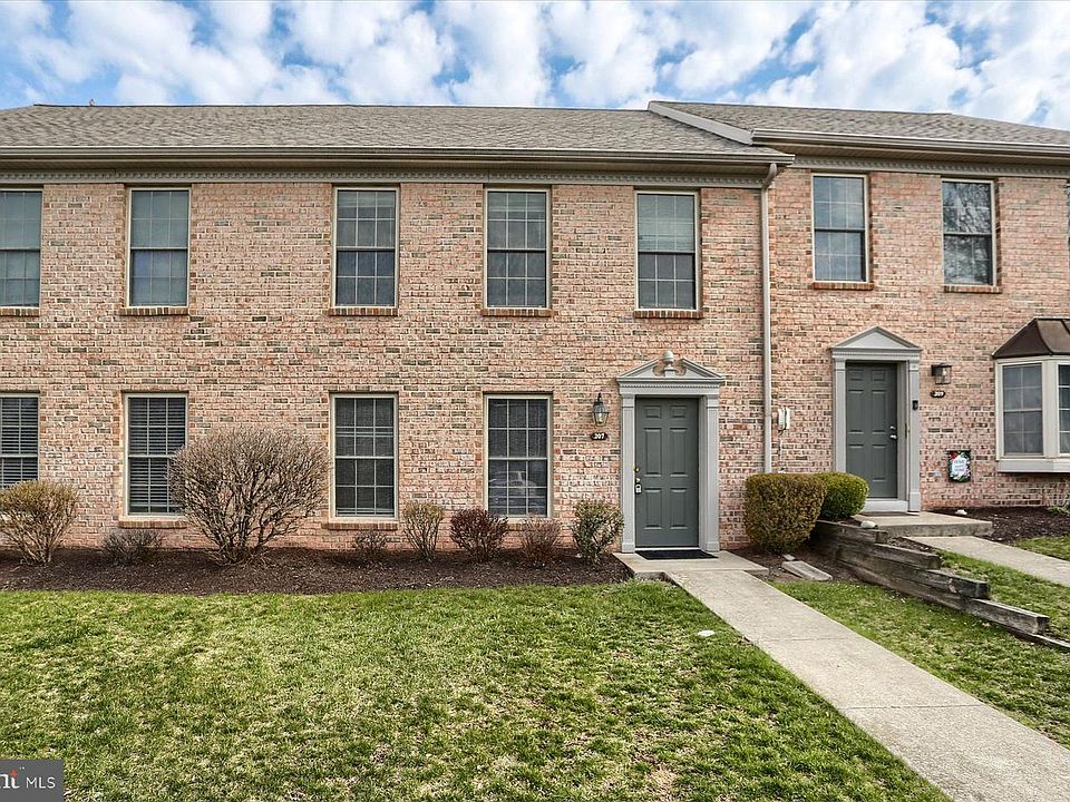 1st image of 207 Saddle Ridge Dr