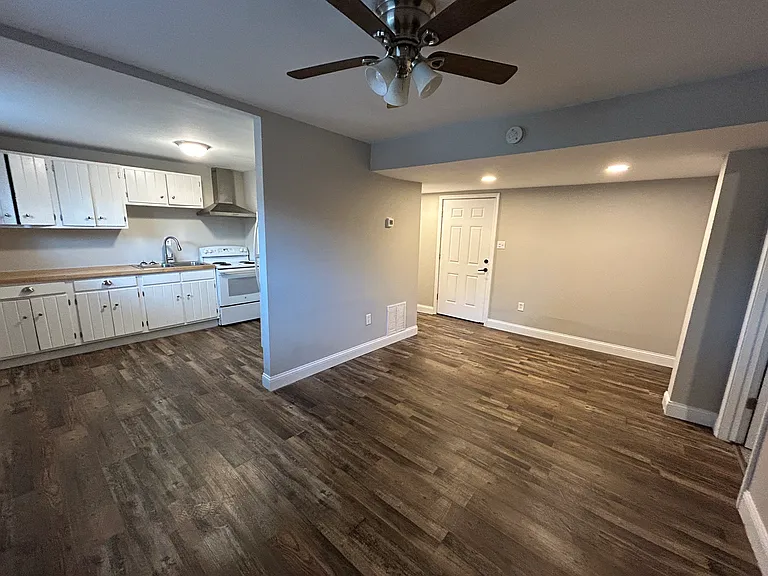 2907 E Sycamore St — Photo 4