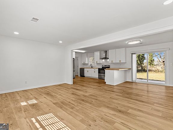 3rd image of 3993 Brookcrest Cir