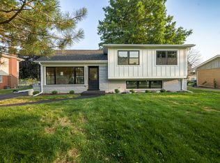 1707 W Martin Ln, Mount Prospect, IL 60056