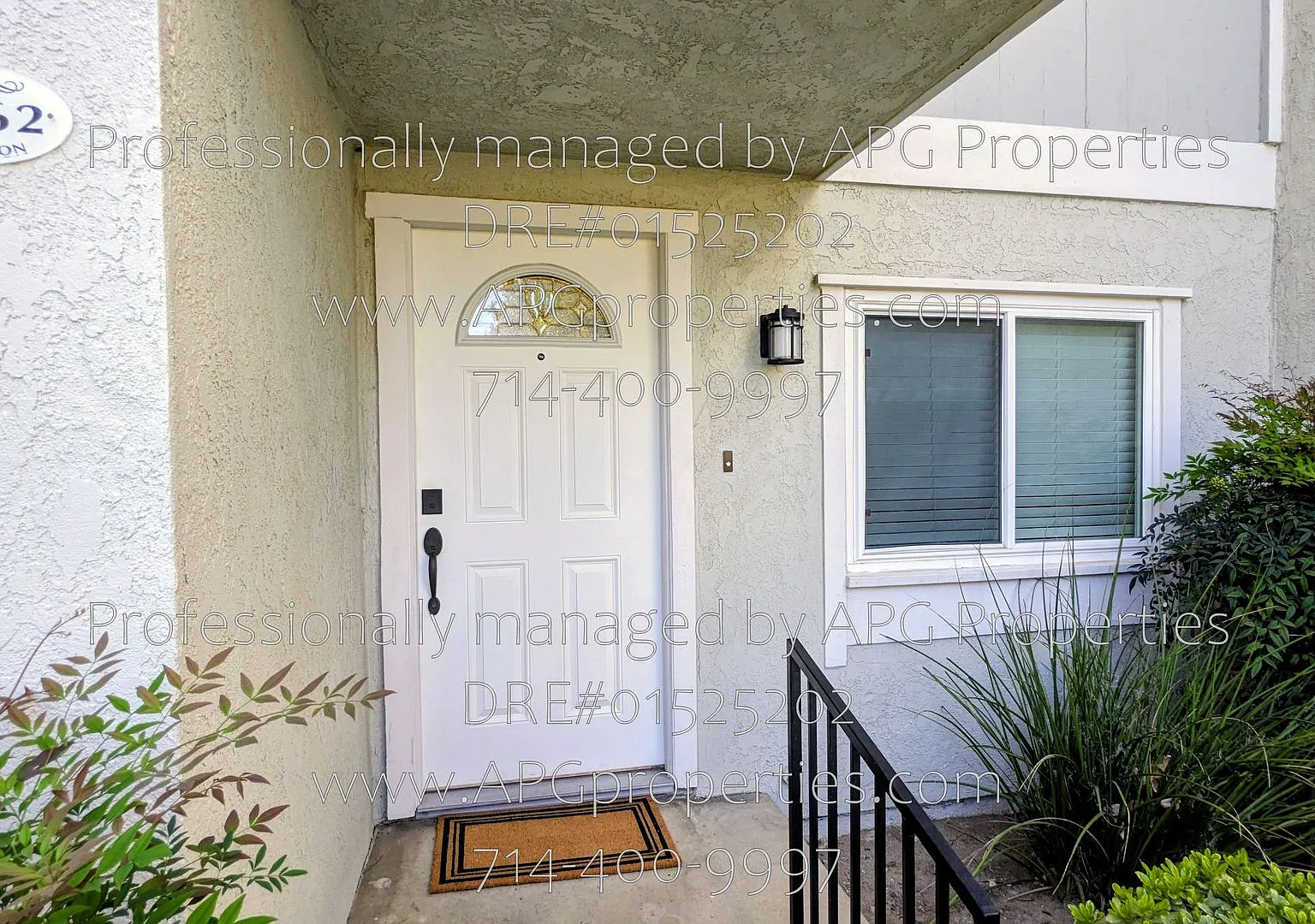 Beautifully Upgraded 2 bedroom / 2.5 bathroom Townhome in Prime Yorba Linda! — Photo 2