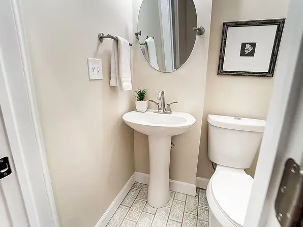 1106 Dayton St #2, Cincinnati, OH 45214