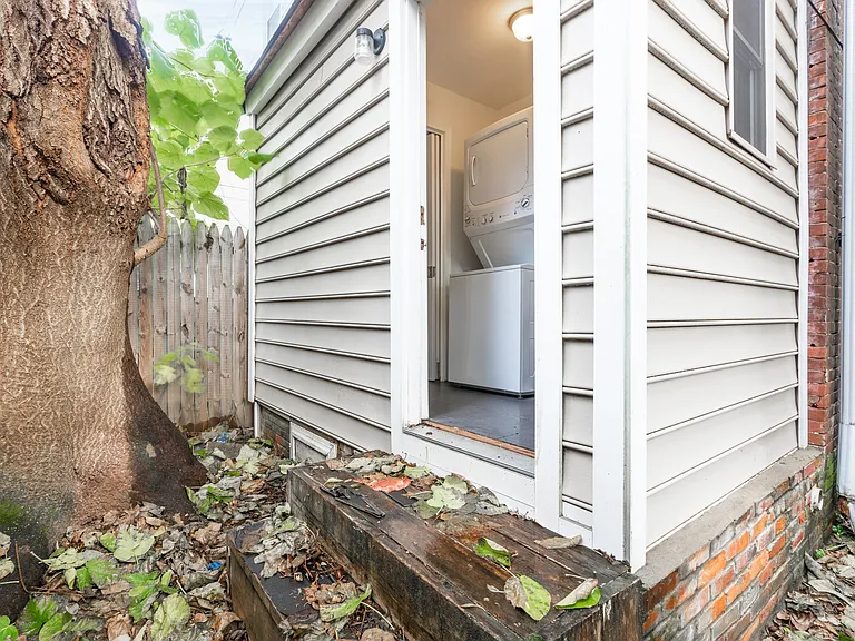 1316 N Hollywood St — Photo 27