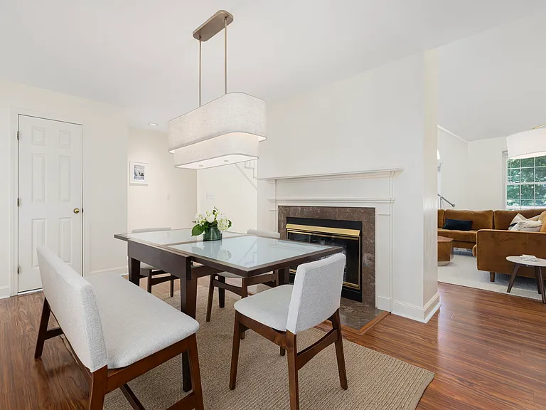 223 Corey Ln — Photo 8