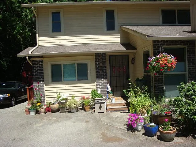 NE 8th St