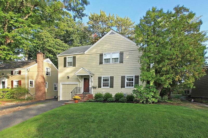 1st image of 44 Sanderson Ave
