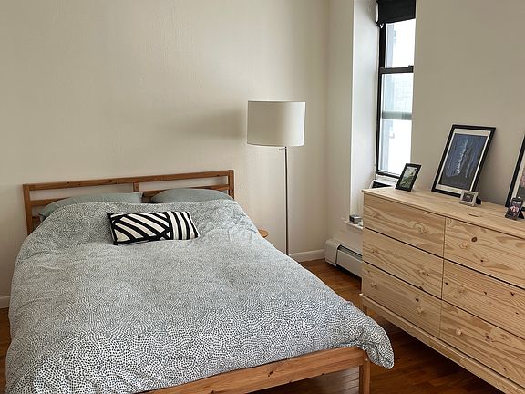 4th image of 405 Manhattan Ave APT 3
